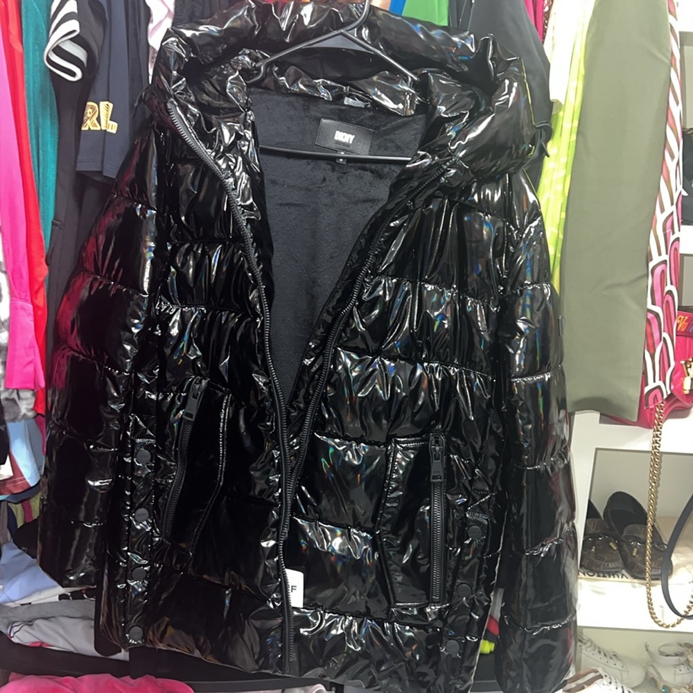 DKNY Women's Water Resistant Patent Leather Glossy Puffer Jacket Black M